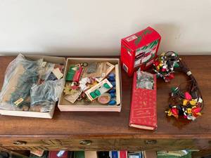 lot 376 image: Vintage Christmas Decor Collection