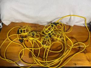 lot 19 image: Yellow Industrial String Work Lights with Cages - Set of 5