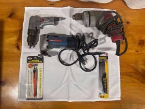 lot 22 image: Collection of Power Tools and Accessories Featuring Bosch, Milwaukee, and DeWalt
