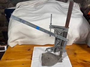 lot 23 image: PET Model VDS-3 Vertical Drill Stand