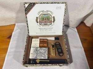lot 26 image: Dominican Republic Cigar Case and Accessories Set