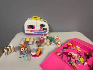 lot 44 image: Set of Miniature Ice Cream Shop Playset with Accessories