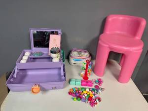 lot 50 image: Kids Craft Playset with Pink Chair, Storage Case, and Assorted Accessories, Bath Bombs