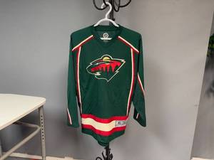 lot 57 image: NHL Minnesota Wild Team Apparel Jersey - Size Youth XL 1820