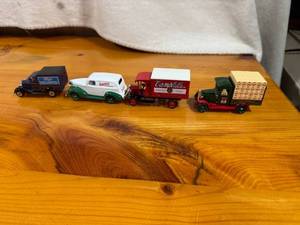 lot 77 image: Set of 4 Collectible Die-Cast Delivery Trucks