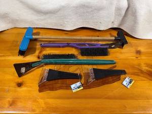 lot 80 image: Set of 2 Ice Scrapers and 3 Snow Brushes with with Ice Scrapers