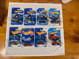 lot 104 image: Set of 8 Hot Wheels Die-Cast Cars Assorted Models (new in package)