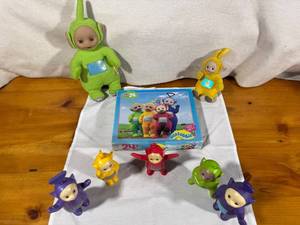 lot 115 image: Teletubbies Figure Set with 24-Piece Puzzle
