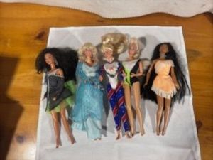 lot 117 image: Collection of 5 Vintage Barbie Dolls with Assorted Outfits