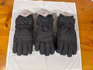 lot 139 image: Set of 3 Pairs of 3M Thinsulate Winter Gloves (never worn)