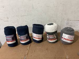 lot 242 image: LOT OF 5 Sunbeam Heated Throw