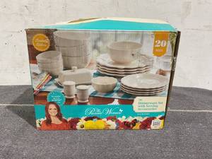lot 157 image: 20PCS The Pioneer Woman Vintage Ruffle Floral Dinnerware Set