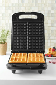 lot 113 image: Mainstays 4 Slice Waffle Maker, Removable Plates