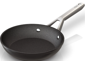 lot 320 image: Ninja Foodi NeverStick Essential 8 Fry Pan
