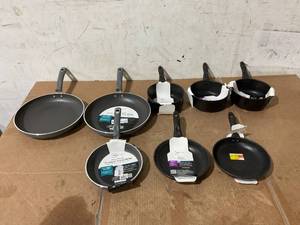 lot 324 image: LOT OF Skillets & Pans