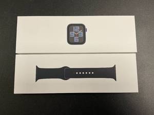 lot 18 image: Apple Watch SE (2nd Gen) GPS 40mm Smartwatch with Midnight Aluminum Case MXE73LLA