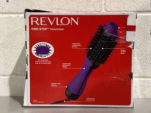 lot 506 image: Revlon One-Step Ceramic Hair Dryer & Volumizer Hot Air Brush