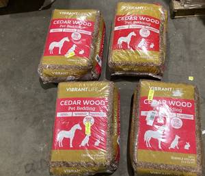 lot 652 image: LOT OF 4 Vibrant Life Cedar Pet Bedding, 141 L