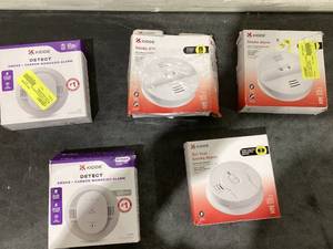 lot 687 image: LOT of 5 Smoke Alarms