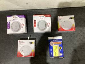 lot 689 image: LOT of 5 Smoke Alarms