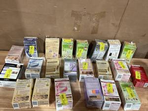 lot 405 image: LOT OF 24 Blonde Hair Dye