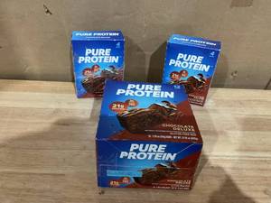 lot 426 image: LOT OF 3 Pure Protein Bars, Chocolate Deluxe, 21g Protein, Gluten Free