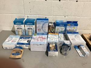 lot 537 image: LOT OF 17 Dr.Brown Miscellaneous Accessories