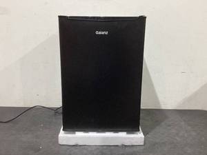 lot 707 image: Galanz 3.3 Cu ft One Door Mini Fridge, Black Estar