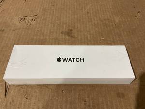 lot 601 image: Apple Watch SE (2nd Gen) GPS 40mm Smartwatch with Silver Aluminum Case MXEC3LLA