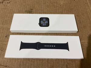 lot 603 image: Apple Watch SE (2nd Gen) GPS 40mm Smartwatch with Midnight Aluminum Case MXE73LLA