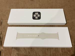 lot 604 image: Apple Watch SE (2nd Gen) GPS 40mm Smartwatch with Starlight Aluminum Case MXEF3LLA