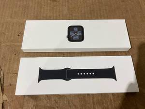 lot 605 image: Apple Watch SE (2nd Gen) GPS 40mm Smartwatch with Midnight Aluminum Case MXE73LLA