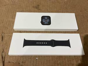lot 607 image: Apple Watch SE (2nd Gen) GPS 40mm Smartwatch with Midnight Aluminum Case MXE73LLA
