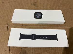 lot 608 image: Apple Watch SE (2nd Gen) GPS 40mm Smartwatch with Midnight Aluminum Case MXE73LLA