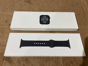 lot 772 image: Apple Watch SE (2nd Gen) GPS 40mm Smartwatch with Midnight Aluminum Case MXE73LLA