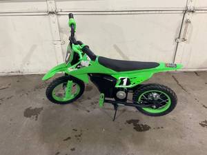 lot 467 image: Adventure Force 12V Electric Dirt Bike, Kids Battery Powered Ride on, Ages 5 Years and up