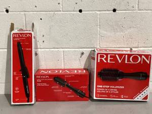 lot 562 image: LOT OF 3 Miscellaneous Revlon Hair Tools
