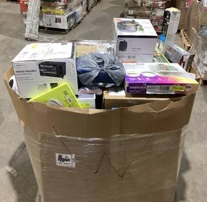 lot 900 image: Wholesale Pallet of Miscellaneous Items