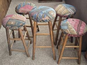 lot 6 image: 5 Wood Bar Stools with Upholstered Seats