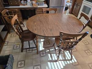 lot 7 image: Wooden Dining Table with 5 Chairs