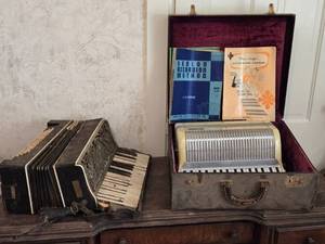 lot 20 image: Vintage Moreschi Accordion with Method Books and Original Case, 2nd Older Accordian