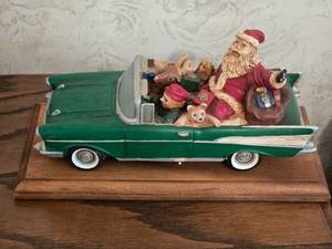 lot 46 image: Holiday Santa and Friends by Wood World
