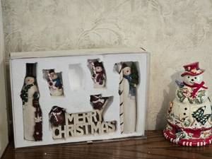 lot 48 image: Christmas Snowman Beverage Dispenser and  Decor Set