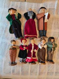 lot 55 image: 8 Vintage Caroler Figurines with Fabric Attire
