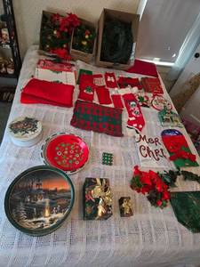 lot 71 image: HUGE LOT of Festive Christmas Decorations and Accessories