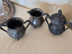 lot 99 image: Vintage Silver-Plate Tea Set - Creamer, Sugar Bowl, and Lidded Bowl by New Amsterdam Silver Co.