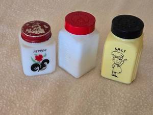 lot 121 image: Misc. Vintage Salt and Pepper Shakers