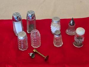 lot 129 image: Collection of Salt and Pepper Shakers