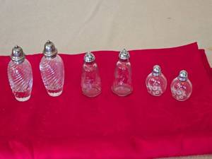 lot 131 image: 3 Pairs Vintage Glass Salt and Pepper Shakers