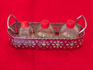 lot 138 image: Vintage Metal Spice Rack with Three Glass Shakers - Salt and Pepper